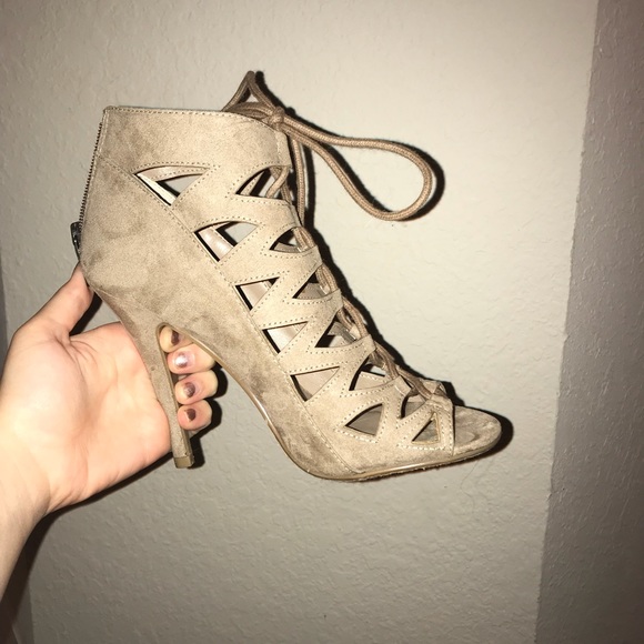 Taupe heels - Picture 2 of 8